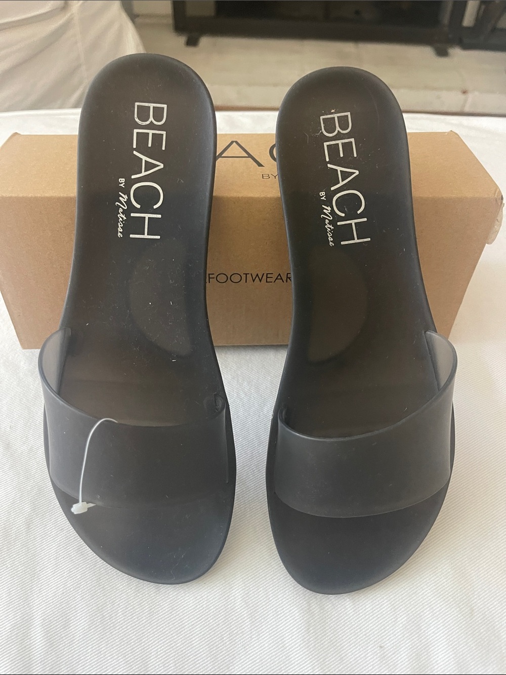NWB Matte Black Size 8 M BEACH BY MATISSE Slide Sandals